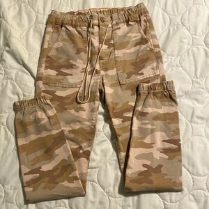 EUC American Eagle camo pants size 6